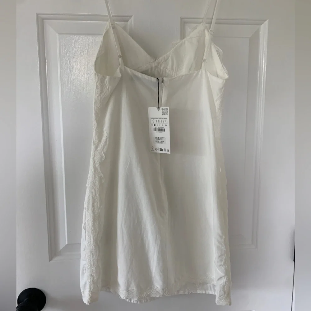 Elegant White Dress - Picture 2 of 3